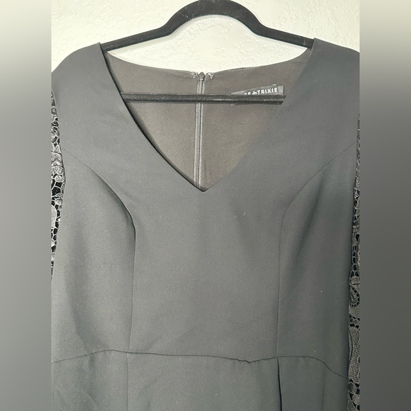 Alice & Trixie Black Dress with Lace Sleeves - Picture 9 of 13